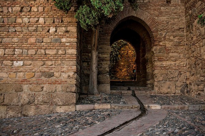 1.5-Hour Roman Theater and Alcazaba Castle Walking Tour - Entering the Alcazaba through Muslim Málaga