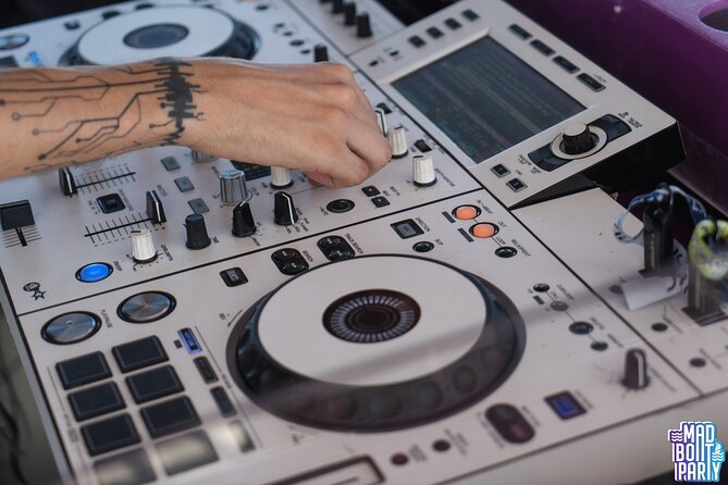 3 hours on the craziest boat party in Malaga - What the party actually includes