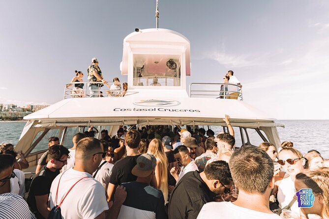 3 hours on the craziest boat party in Malaga - Seasickness and comfort on a party boat