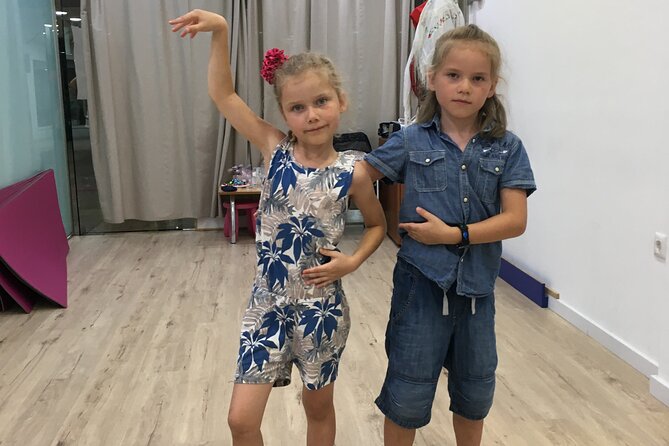 45 minutes flamenco dance class for family in Málaga - A first flamenco step for the whole family