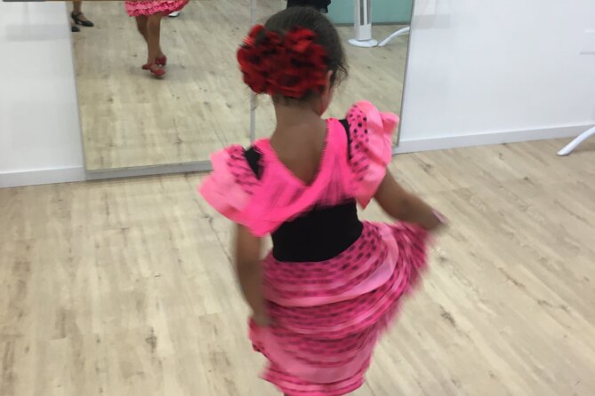 45 minutes flamenco dance class for family in Málaga - Starting near Plaza de la Constitución