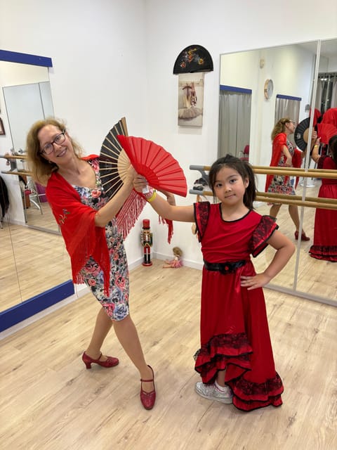 45 minutes flamenco dance class for family in Málaga - A class led by Caterina Grudtsina