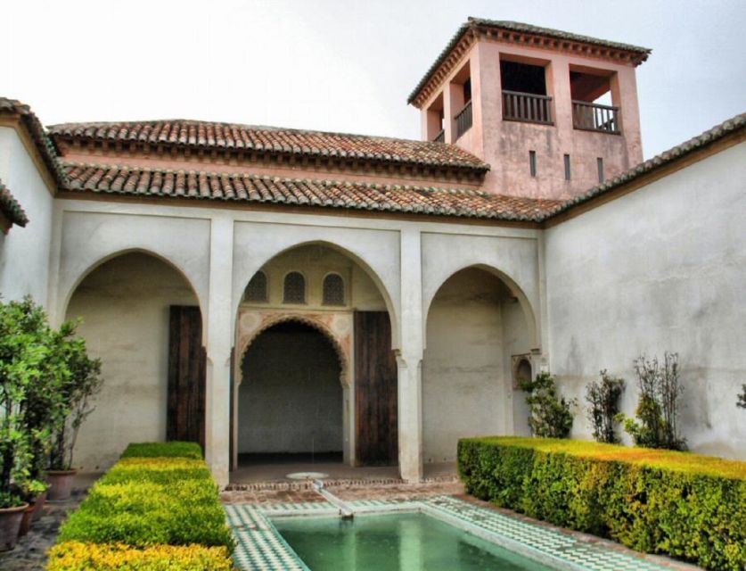 Alcazaba and Gibralfaro Private Tour. Skip The Line - Inside the Nasrid Palace