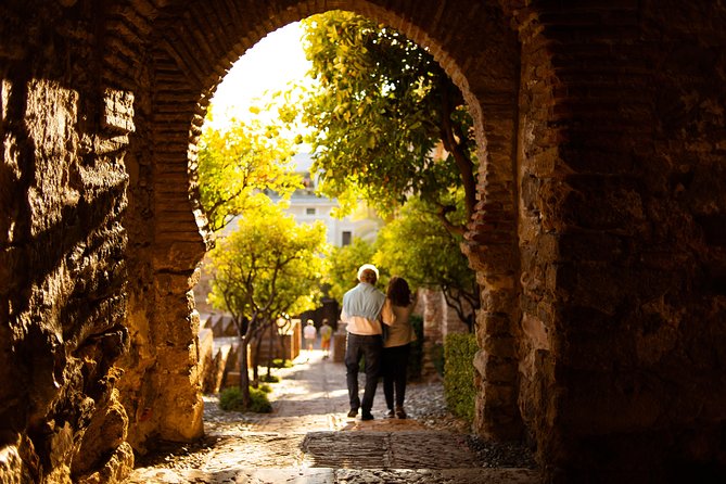 Alcazaba Malaga Guided Tour - Reading the fortress walls and defensive doors