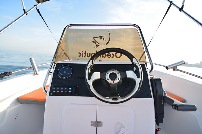Alquiler de barco sin titulacion en Malaga - What the boat gives you for a short coastal outing