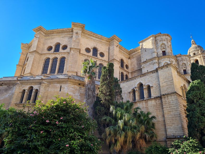 Audioguide City Walk Malaga for cruises (German & English) - Taking photos, shopping, and resting along the way
