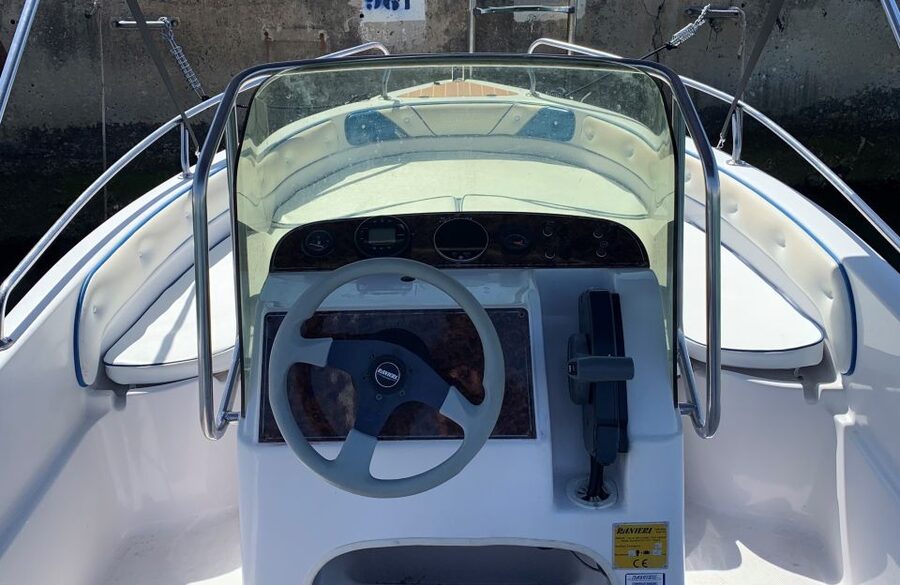 Benalmadena: Boat Rental without License Required - What the small boat is like on the water