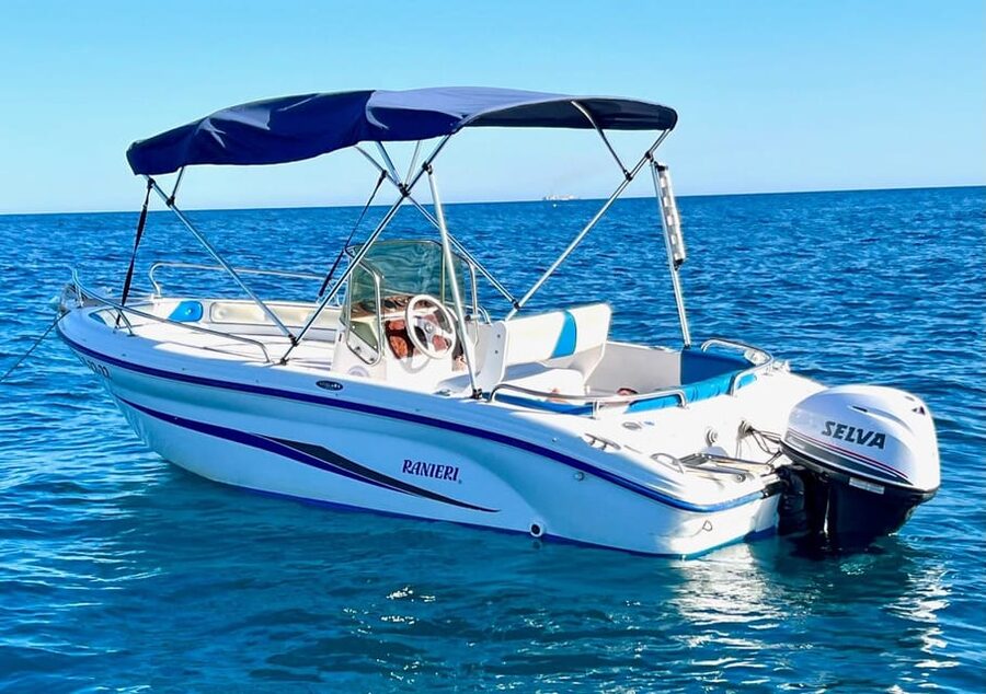 Benalmadena: Boat Rental without License Required - Cruising between Málaga and Fuengirola