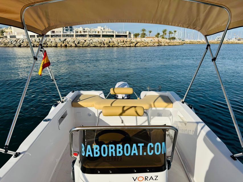 Benalmádena: Costa del Sol License-Free Boat Rental - Staff instruction and handling the boat