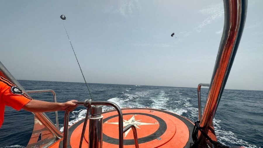 Benalmádena: Deluxe Parasailing Flight from Benalmadena Port - Taking off from Benalmádena Port