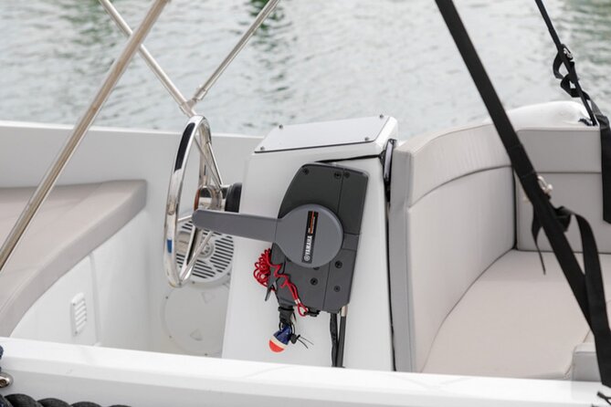 Boat Rental Without License in Benalmádena - What the 15 HP boat feels like