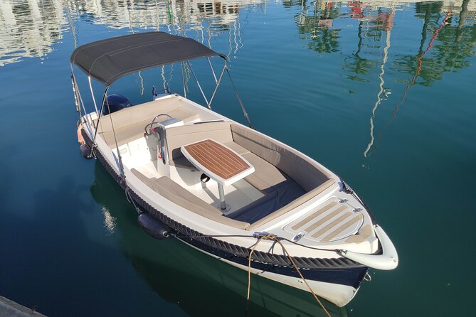 Boat Rental Without License in Benalmádena - Sun, shade, music, and a place to eat