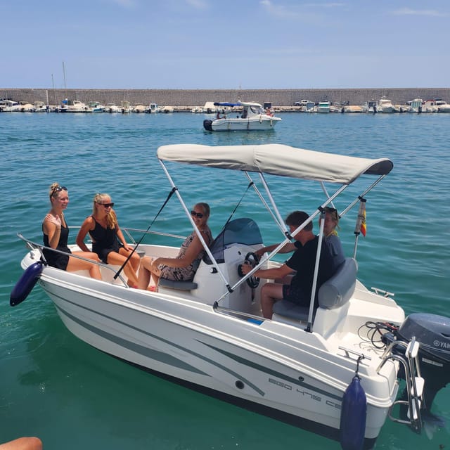 Boat without licence, fuel included - What the one to four hours feel like