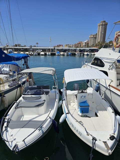 Boat without licence, fuel included - The mood on board