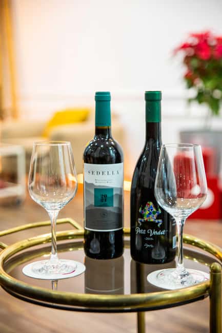 C/Echegaray 5 Málaga center: Malagueño Massage: Massage + Wine Tasting - What the small group changes
