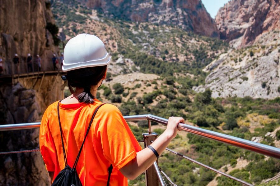 Caminito del Rey: Guided Hiking Tour with Entrance Tickets - Turquoise water, soaring rock, and the high bridge
