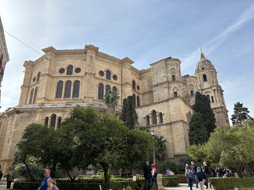 Discover Málaga in 2 Hours: Relaxing Tour by Electric Car - Who should book this electric car tour?