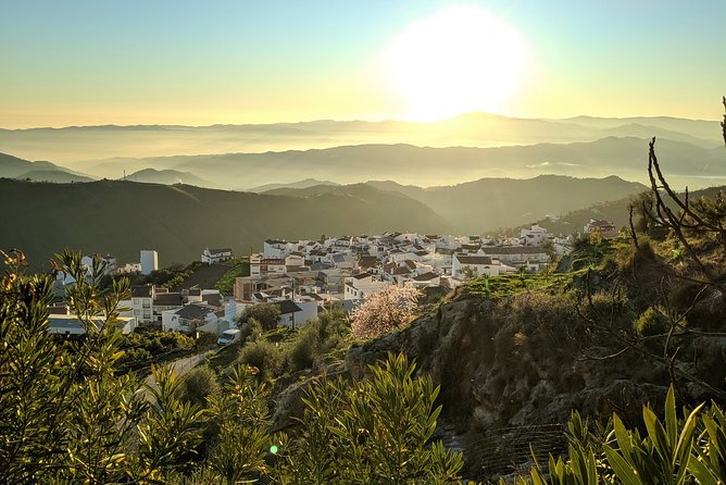 El Saltillo Gorge and White Village Hiking Tour from Malaga - Sunset, wild goats, and the way back