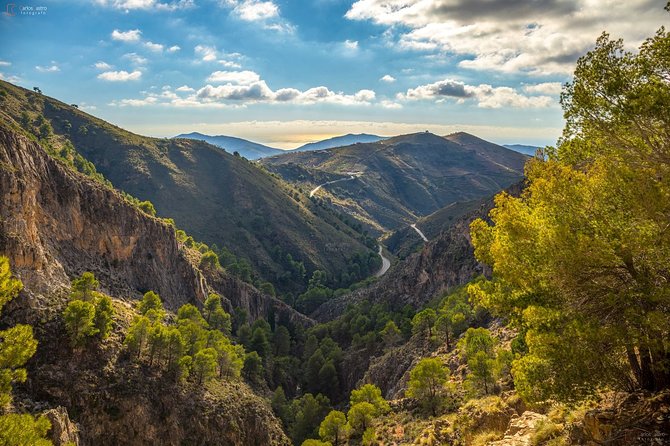 El Saltillo Gorge and White Village Hiking Tour from Malaga - Who should book this hike?