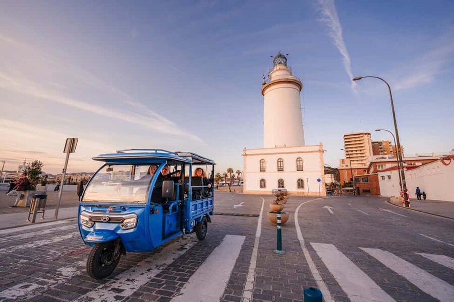 Express tuktuki tour in Malaga: Gibralfaro Viewpoint and Photography - Ten minutes at the Gibralfaro viewpoint
