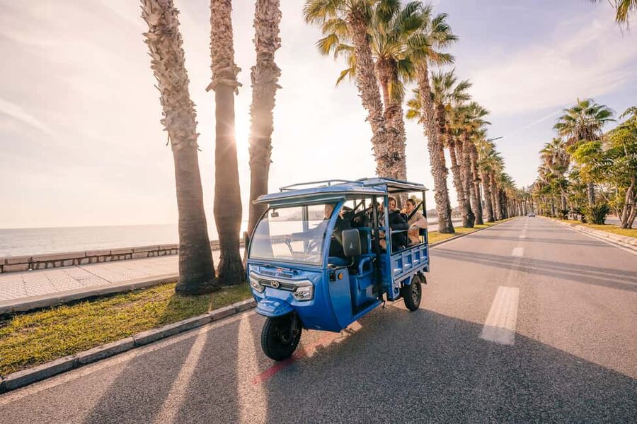 Express tuktuki tour in Malaga: Gibralfaro Viewpoint and Photography - The ride back through Plaza de la Merced