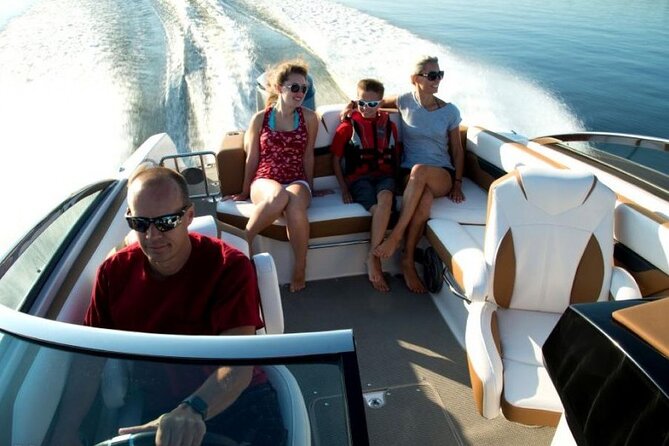 FourWinns HD240 boat rental for 10 people 4 hours - Setting out from Marina del Este at 10:00 a.m.