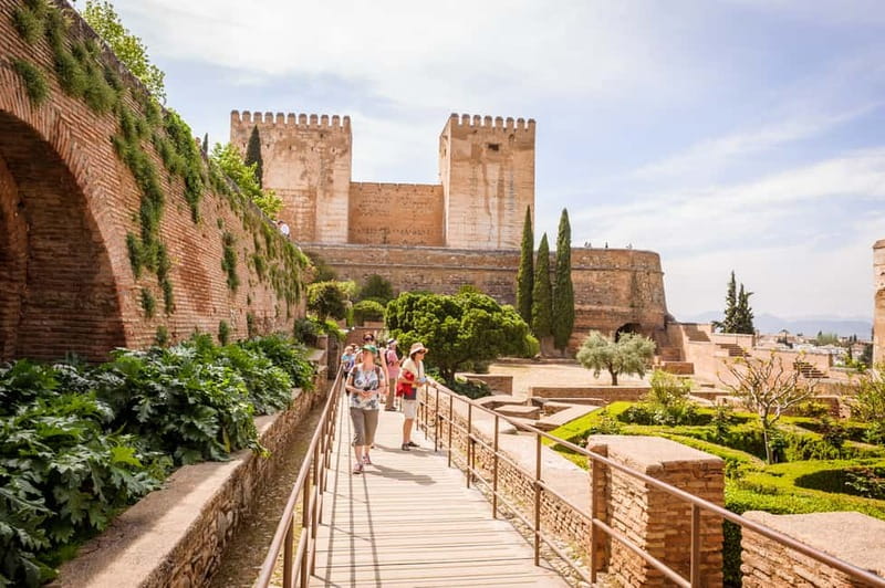 From Costa del Sol: Granada Full-Day Tour - What the central Granada walk adds
