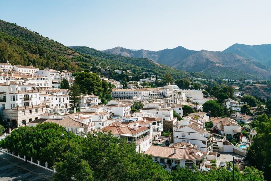 From Costa del Sol: Mijas, Marbella and Puerto Banús Tour - At a glance