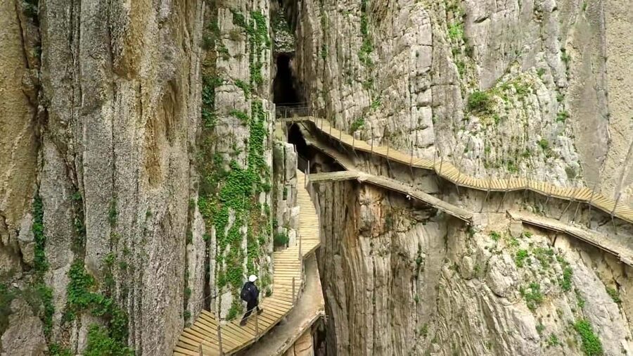 From Malaga: Caminito del Rey guided tour + round-trip transportation - Small details that improve the day