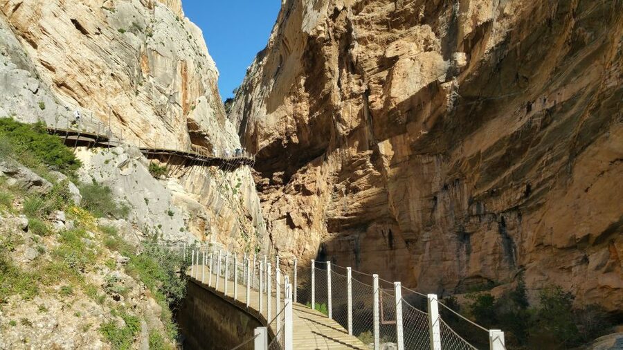 From Málaga: Caminito del Rey Small-Group Tour with Picnic - What the 3.5-hour hike includes