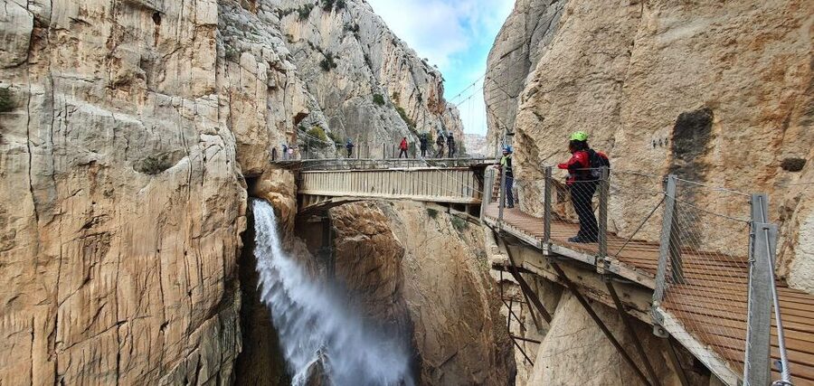 From Malaga: Caminito del Rey/White Village Tour & Tapas - What to bring, and what to leave behind