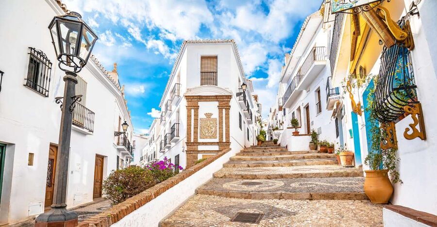 From Málaga /Costa del Sol: Trip to Nerja & Frigiliana - Who should book this day trip?