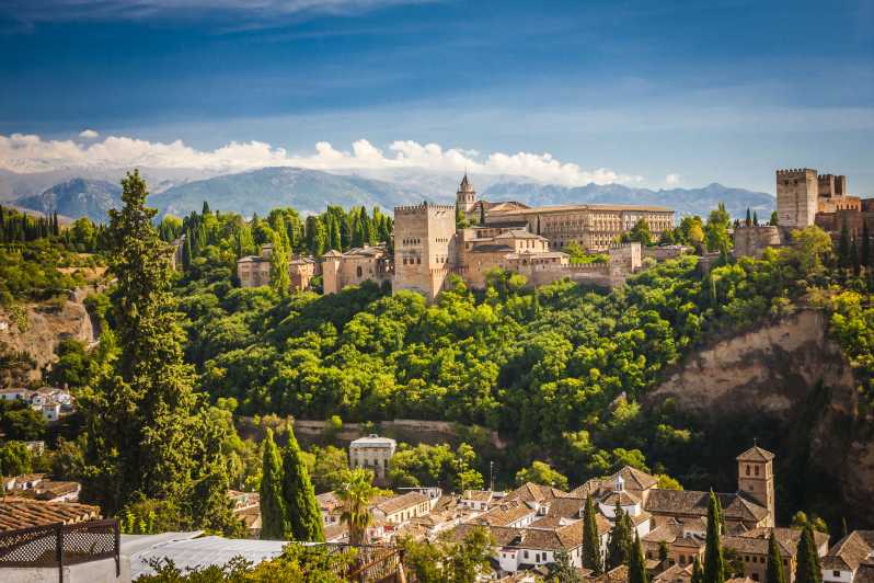 From Malaga: Day Trip to Alhambra by Bus with Entry Tickets - Why the Alhambra is worth the ride from Malaga