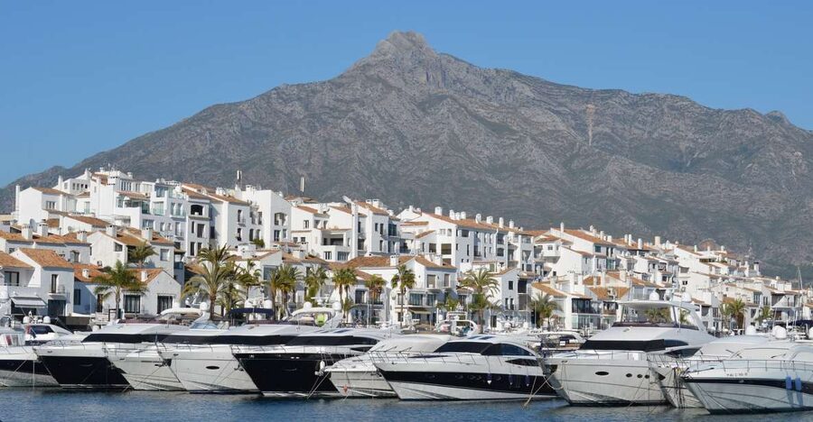 From Malaga or Costa del Sol: Mijas, Marbella & Puerto Banus - Three Costa del Sol faces in one day
