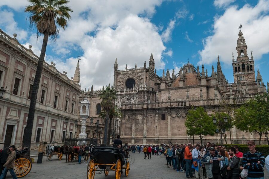 From Malaga: Private Seville, Alcazar and Cathedral Day Trip - Seville’s old town and the Almohad past