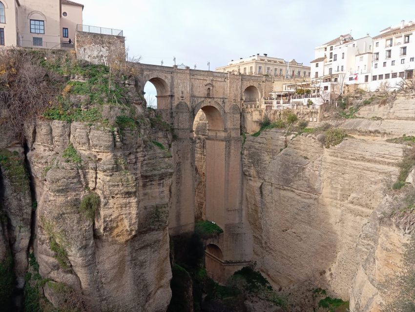 From Málaga: Ronda+Setenil de las Bodegas with Little Train - Guided or independent Ronda?