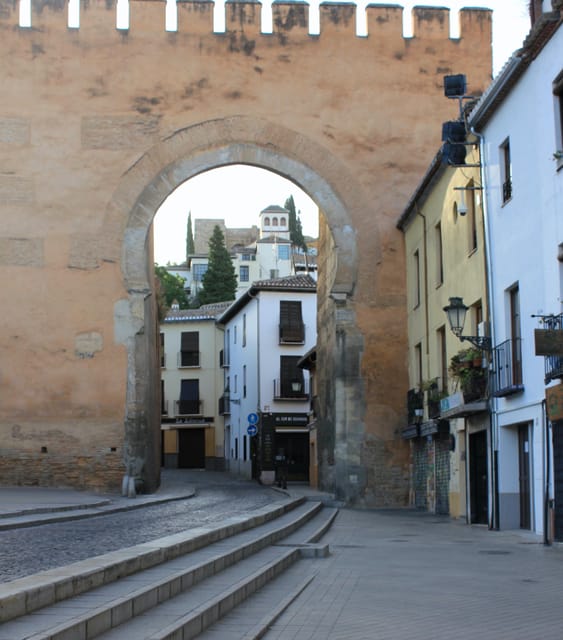 From Nerja/Almunecar: Granada Full-Day Trip - Sacromonte and the hilltop outlook