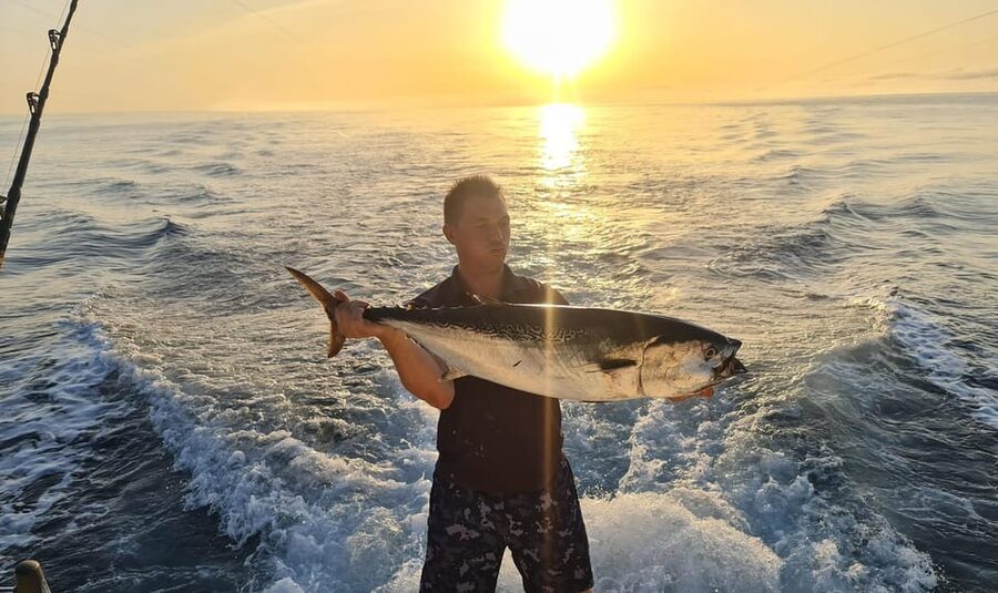 Fuengirola: 4h Trolling Fishing Trip with Snacks and Drinks - The value of a $765 private group