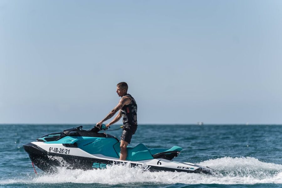 Fuengirola: Best Jet Ski Rental - Age rules and sharing the machine