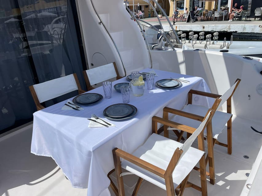 Fuengirola: Sunset Boat Tour - Cocktail Dinner & Champagne - The crew and the mood on board