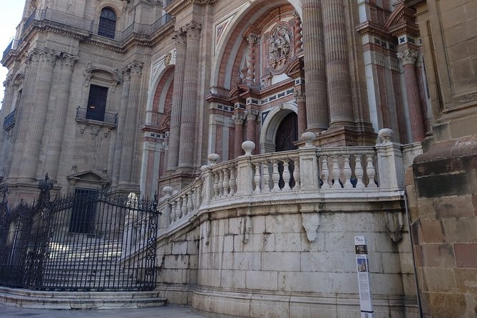 Guided visit to the Cathedral of Malaga and its surroundings - Santo Tomas Hospital on Calle Santa Maria