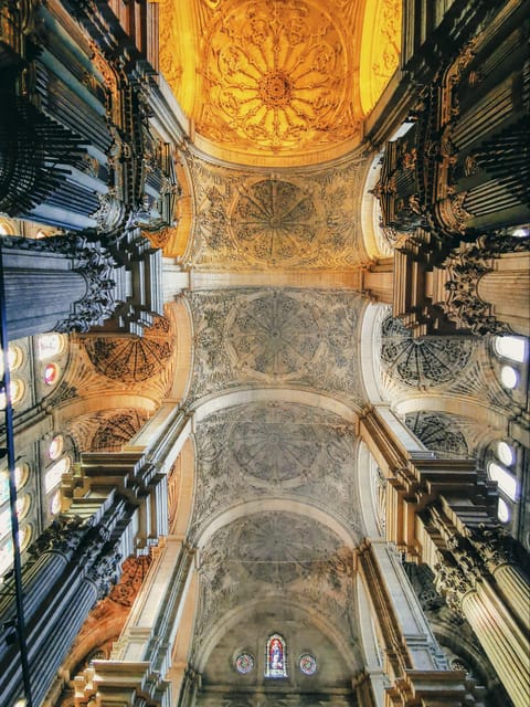 Málaga: 3-Hour Complete Walking Tour with Tickets - A walk through Málaga’s old center