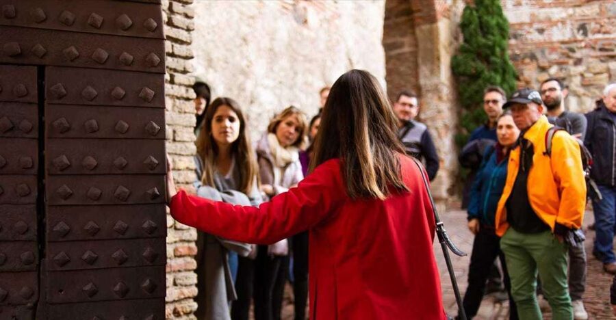 Málaga: Alcazaba and Roman Theatre Guided Tour With Entry - Starting beneath the red umbrella at the Glass Pyramid