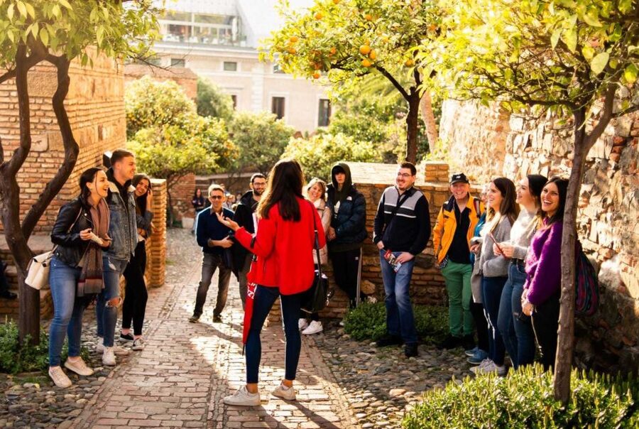 Málaga: Alcazaba and Roman Theatre Guided Tour With Entry - Which guide style will suit you?