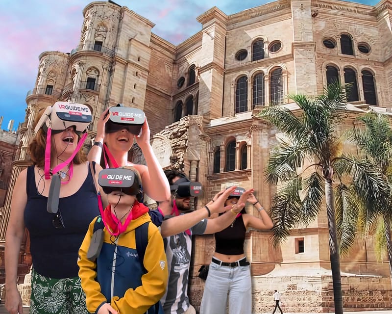 Malaga: Alcazaba, Picasso and more, walking tour with 5 VR experiences ! - Starting at Cister Street and the Patio de los Naranjos