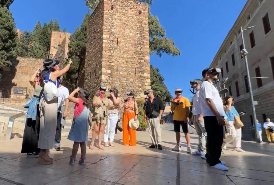 Malaga: Alcazaba, Picasso and more, walking tour with 5 VR experiences ! - The Alcazaba and the handover of the keys