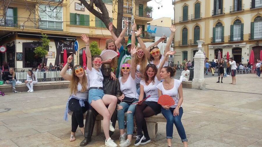 Malaga: Bachelorette Party Treasure Hunt - Picasso, El Pimpi, and Plaza de la Merced