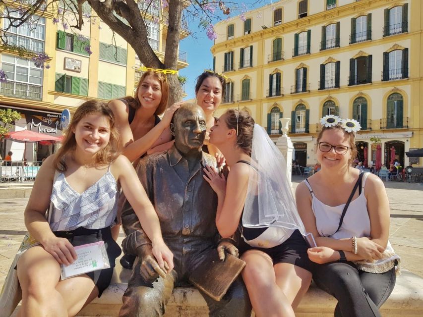 Malaga: Bachelorette Party Treasure Hunt - Starting at Fuente de Génova and Plaza de la Constitución
