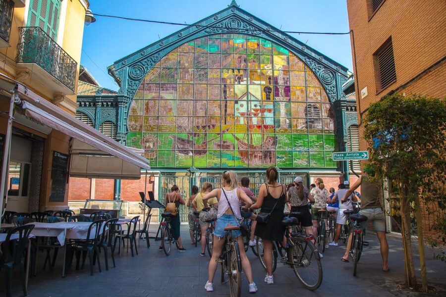 Malaga Bike Tour - Old Town, Marina & Beach - Graffiti streets and local art