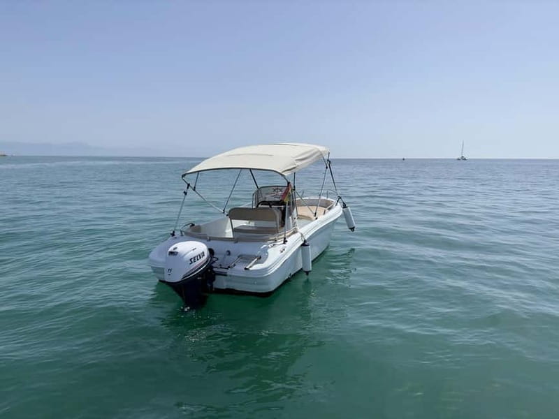 Malaga: Boat rentals without a license - Starting with the safety lesson